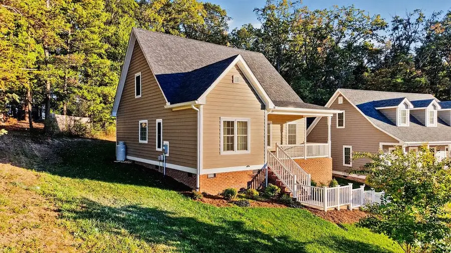 207 Bell Creek Dr, Staunton, VA 24401 - #2