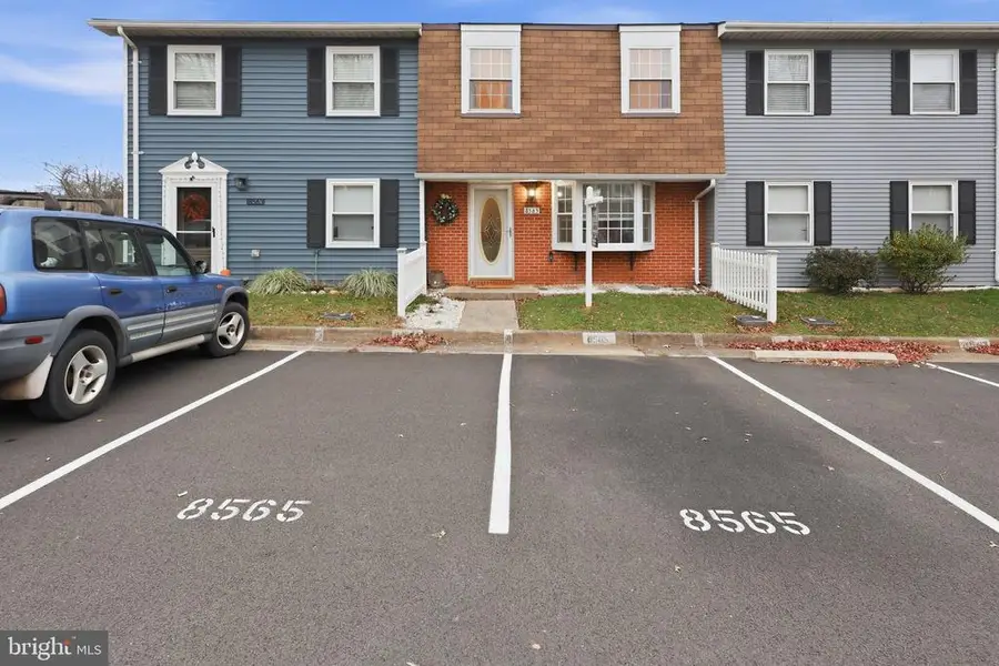 8565 Pellam Ct, Marshall, VA  - Image #2