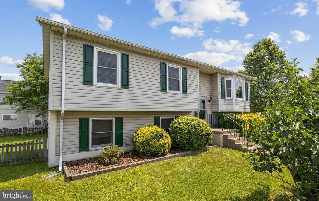 6237 Winston Pl E E, Bealeton, VA  - Image #1