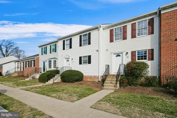 211 Fairfield Dr, Warrenton, VA 20186