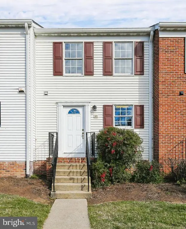 211 Fairfield Dr, Warrenton, VA 20186 - Image #2