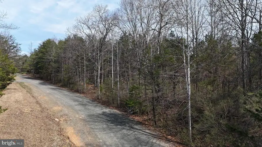 Chimney Oaks Ct, Marshall, VA  - #2