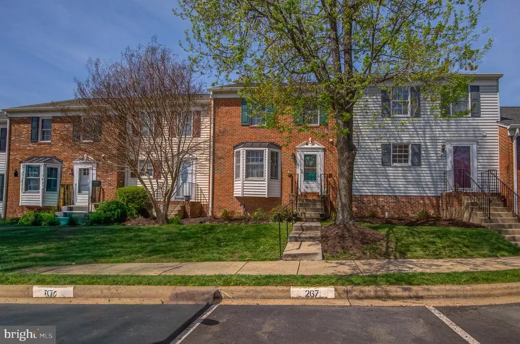 267 Fairfield Dr, Warrenton, VA 20186 - #1