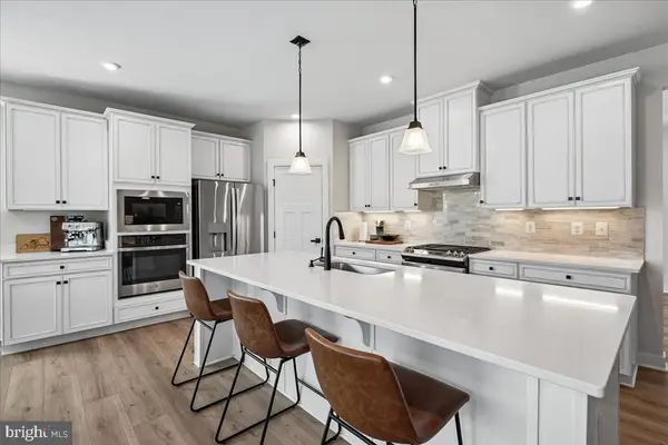 8016 International Dr, Warrenton, VA 