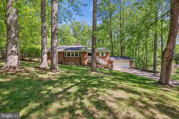 7302 Stuart Cir, Warrenton, VA 20187