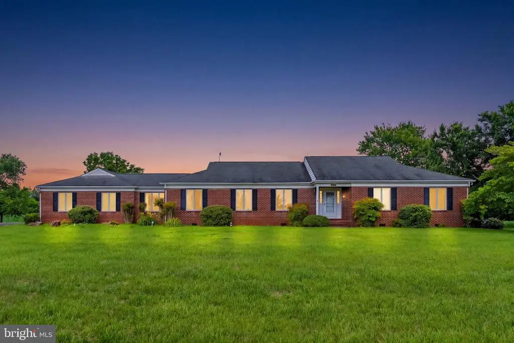11889 Cemetery Rd, Remington, VA 22734 - #1