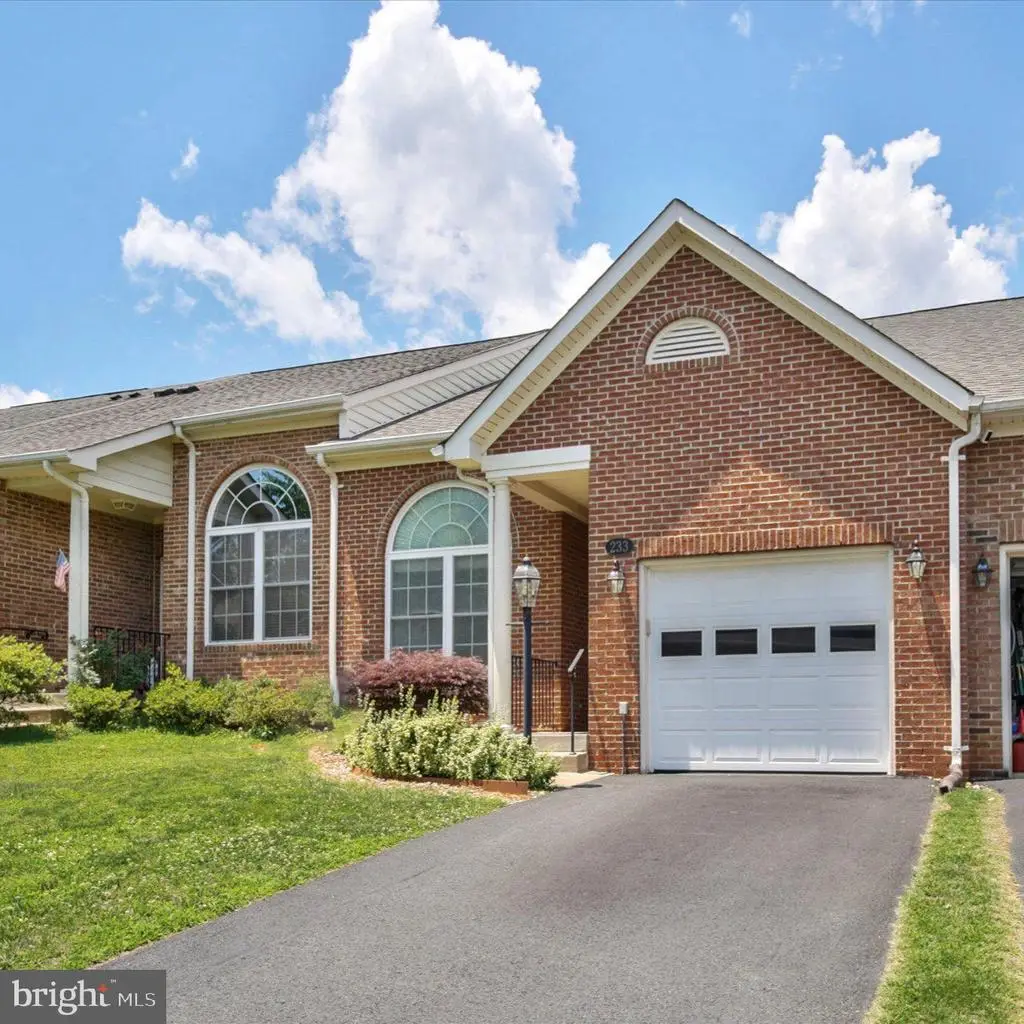 233 View Cir N, Warrenton, VA 20186 - #1
