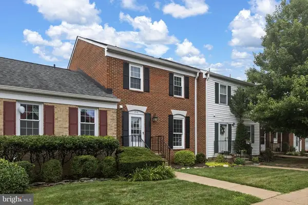 210 Leeds Ct E, Warrenton, VA 20186