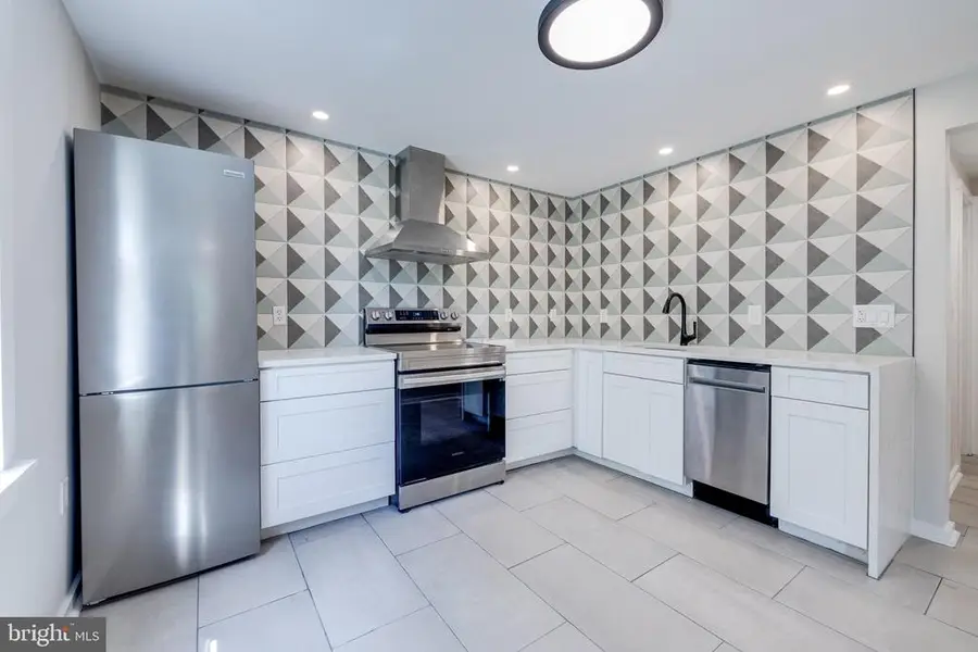 102 Hawksbill St S, Luray, VA 22835 - #3