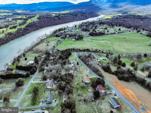 140 Airstrip Rd, Luray, VA 22835
