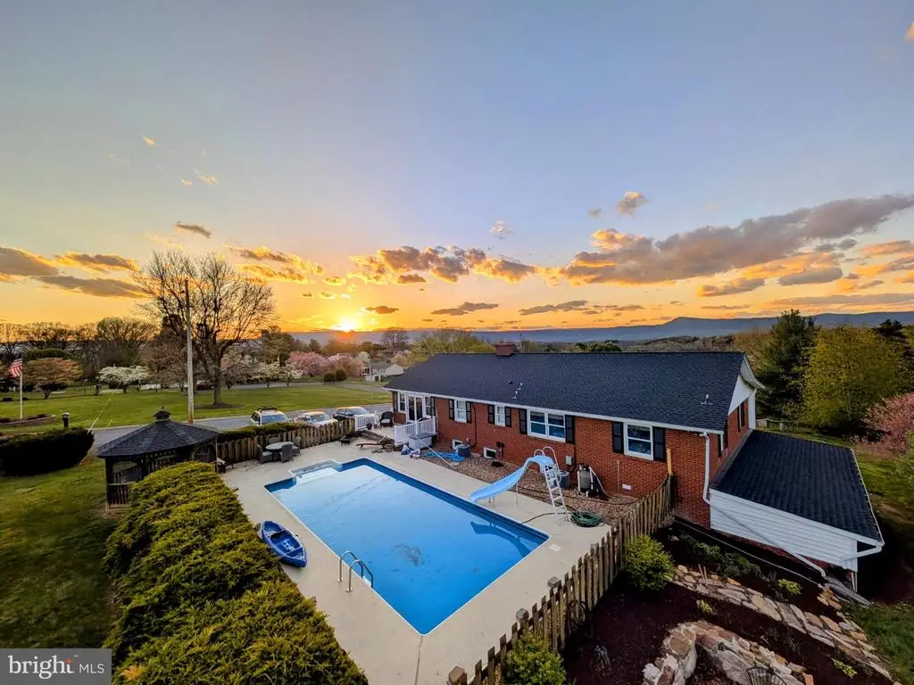 15 Painter St, Luray, VA 22835 - Image #1