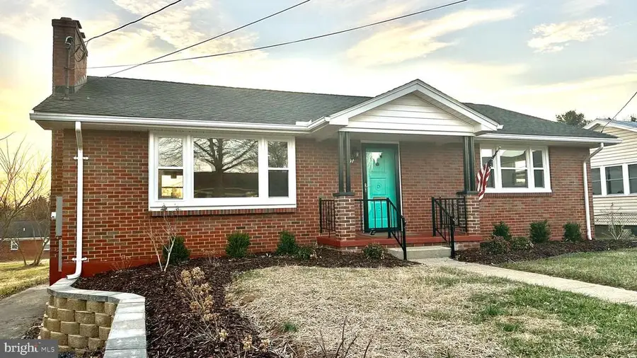 201 Woodland Ave, Luray, VA 22835 - #3