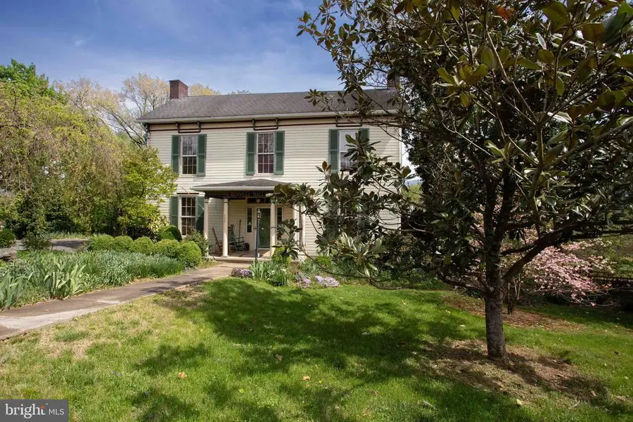 147 Court St S, Luray, VA 22835 - #2