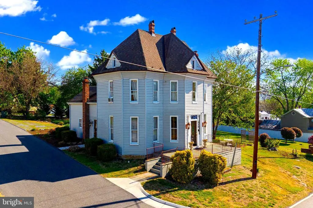 330 Mechanic St, Luray, VA 22835 - #1