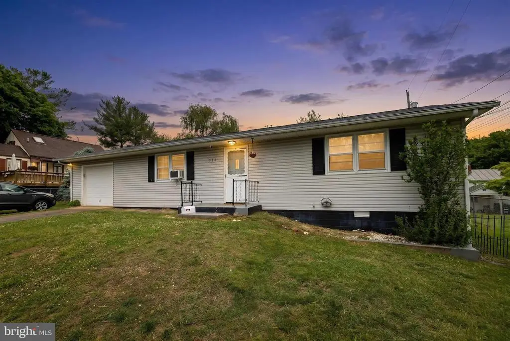 320 Willow St, Luray, VA 22835 - #1
