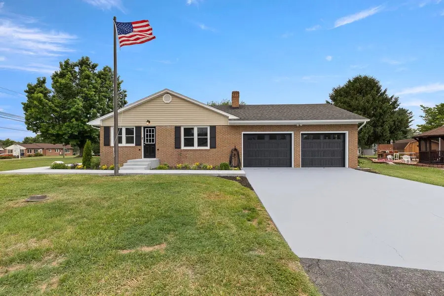 310 Main St W, Stanley, VA 22851 - #3