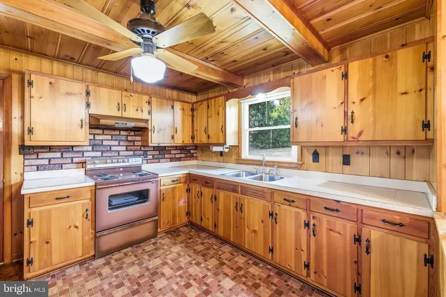 27 Atkins Rd, Sperryville, VA 22740 - #3