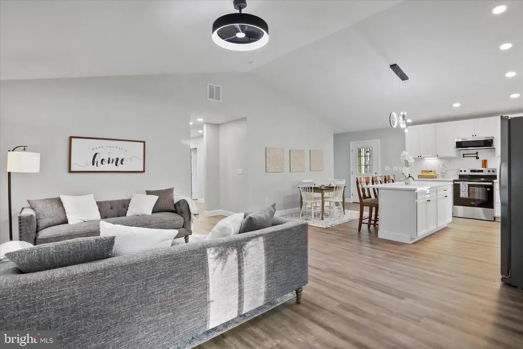 130 Highland Way, Chester Gap, VA  - #1