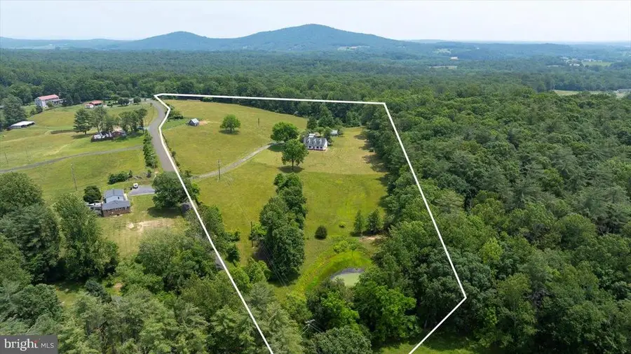 274 Aaron Mountain Rd, Castleton, VA 22716 - #2
