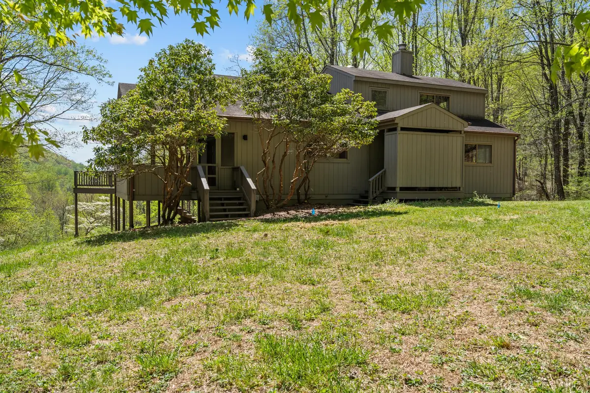 815 Gid Brown Hollow Rd, Washington, VA 22747 - #1
