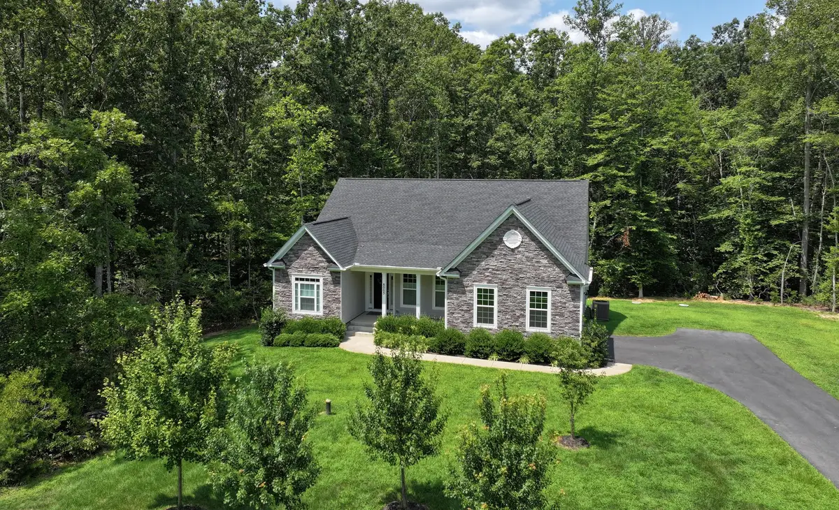 8005 Ashford Dr, Fredericksburg, VA 22407 - #1