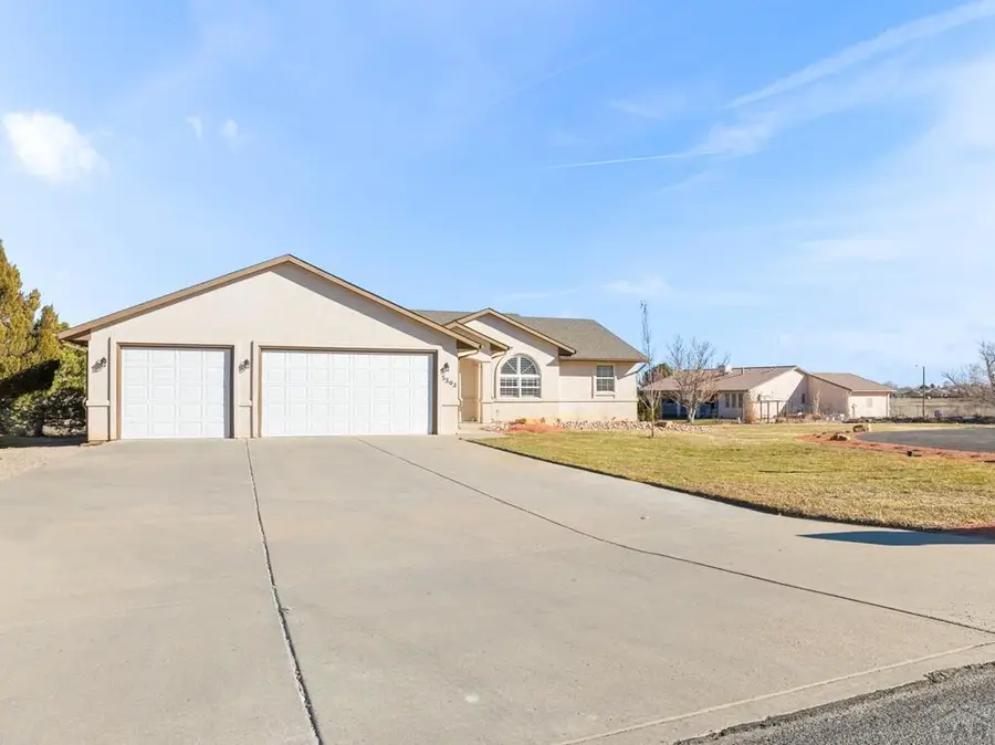 5393 Cragmoor Dr, Pueblo, CO 81005 - Image #2