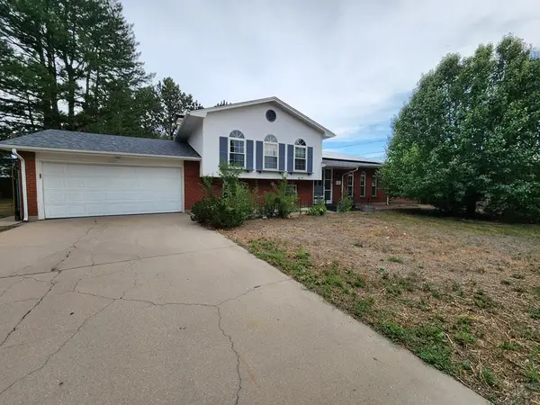 2 Hilton Ln, Pueblo, CO 81001