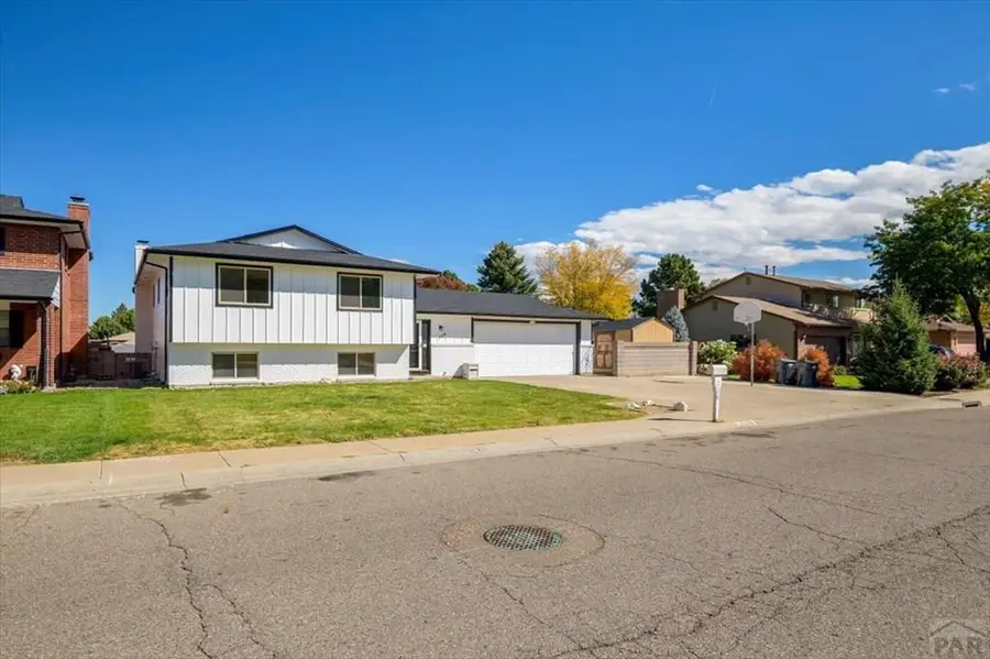 208 Starlite Dr, Pueblo, CO 81005 - Image #2