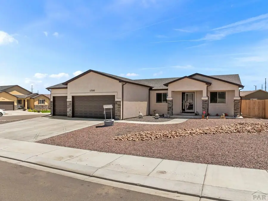 1700 Kingfisher Ln, Pueblo, CO 81008 - Image #2