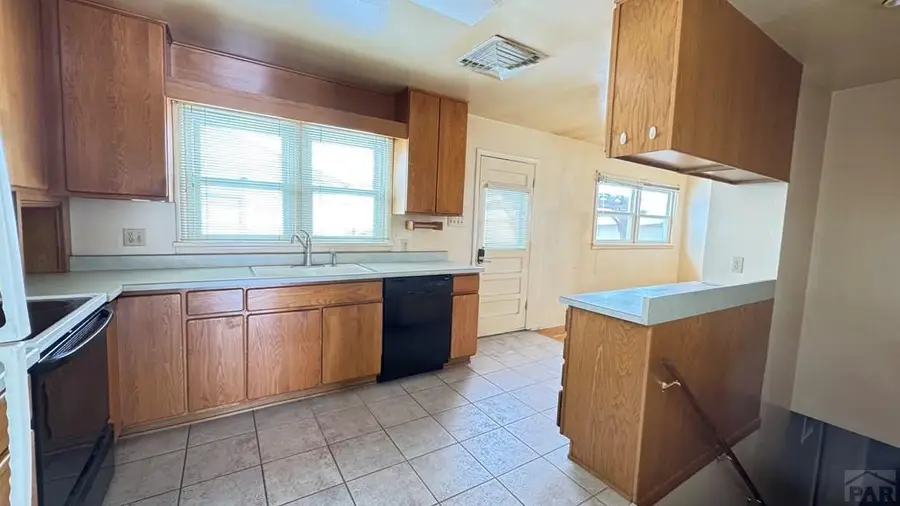 2011 Hollywood Dr, Pueblo, CO 81005 - Image #3