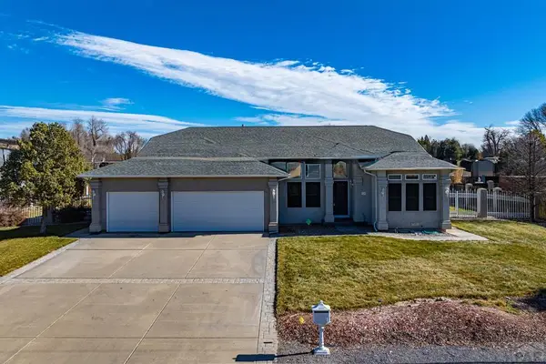 320 Brentwood Dr, Pueblo, CO 81005