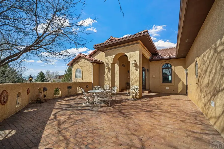 995 S Linden Pl, Pueblo West, CO 81007 - #2