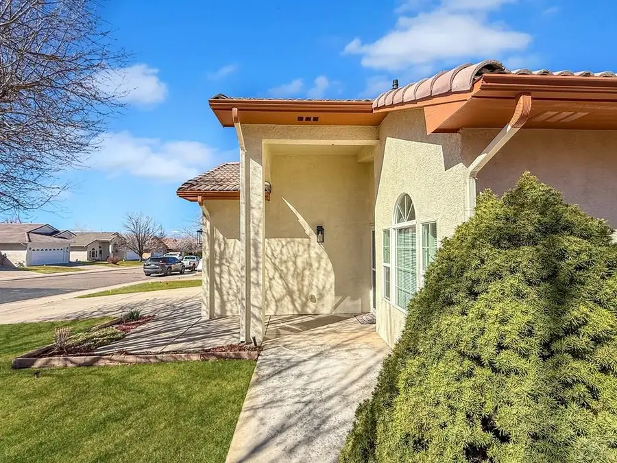 4901 Briarcrest Dr, Pueblo, CO 81005 - #3