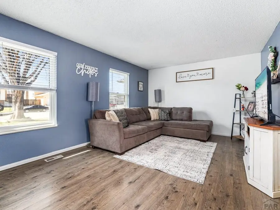 14 Crestaloma Dr, Pueblo, CO 81005 - #3