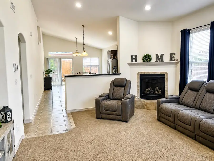 964 Peachcrest Dr, Pueblo, CO 81005 - #2