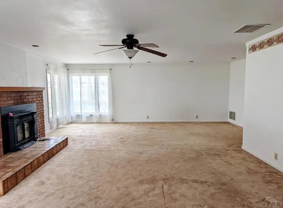 965 W Meadowmoor Dr, Pueblo, CO 81007 - #3