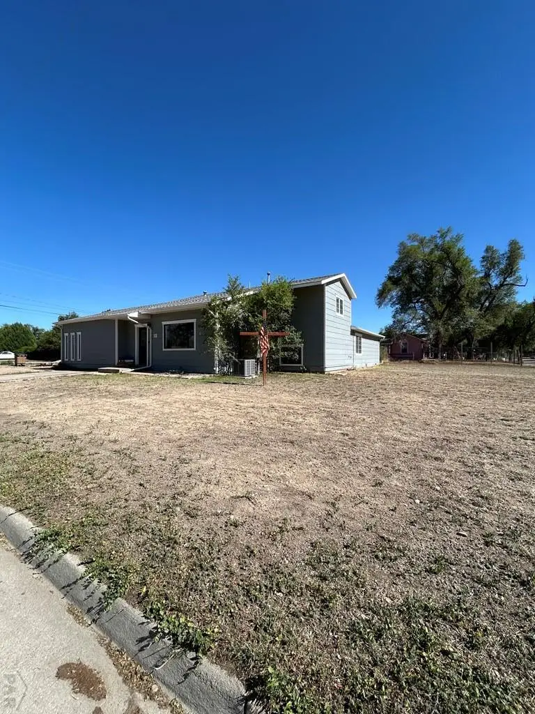 906 E 8th St, La Junta, CO 81050 - #2