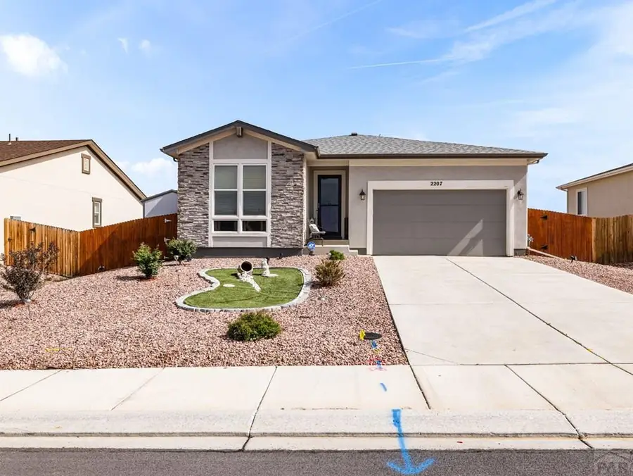 2207 Sunrise Ln, Pueblo, CO 81008 - #2
