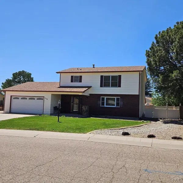 2114 Rangeview Dr, Pueblo, CO 81008