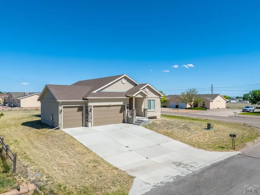 395 W Coral Dr, Pueblo West, CO 81007 - #2