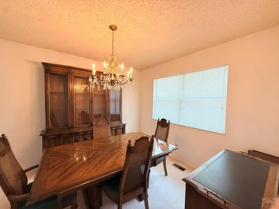 16 Oakbridge Dr, Pueblo, CO 81001 - #2