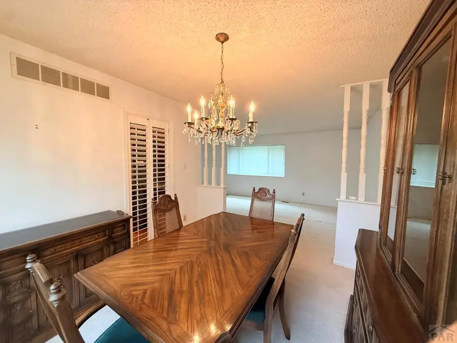 16 Oakbridge Dr, Pueblo, CO 81001 - #3