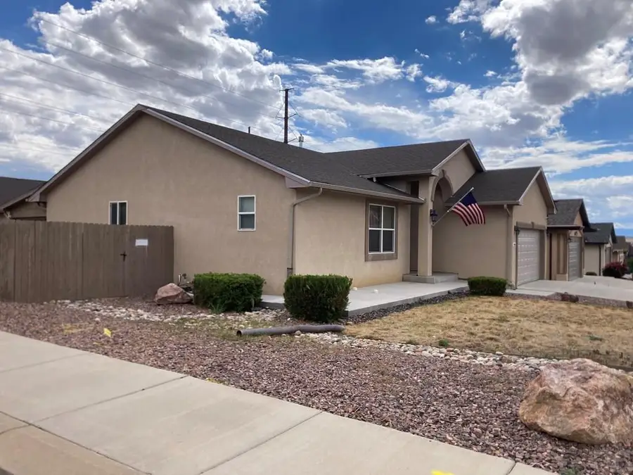 2212 Crestwood Ln, Pueblo, CO 81008 - #3