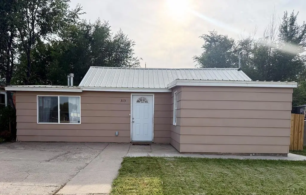 313 N 1st St, Lamar, CO 81052 - #1