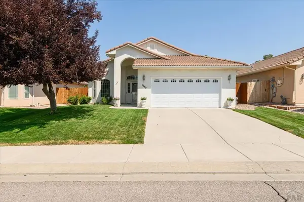 1040 Willowcrest Dr, Pueblo, CO 81005