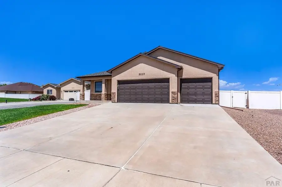 2037 Kingbird Ct, Pueblo, CO 81008 - #2