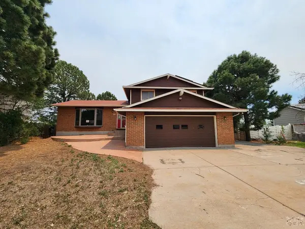 19 Hampton Ct, Pueblo, CO 81001