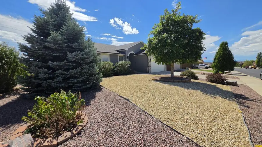 2224 Crestwood Ln, Pueblo, CO 81008 - #3
