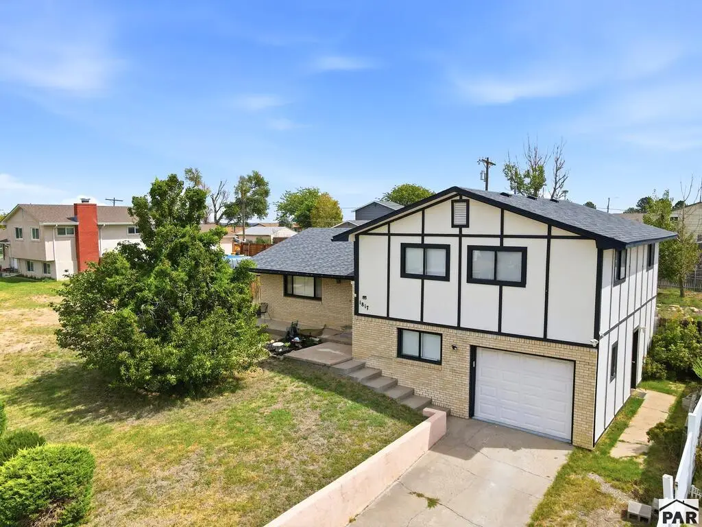 1817 Cimarron Ave, La Junta, CO 81050 - #1