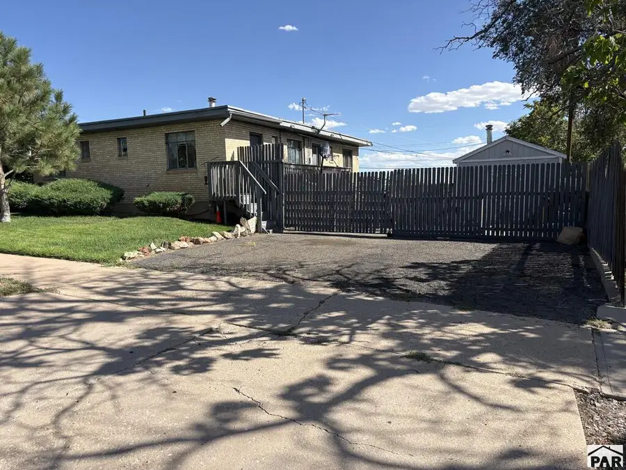 1325 N Elizabeth St, Pueblo, CO 81003 - #2